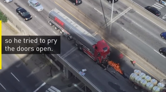 【衝撃映像】高速道路で燃えるタンクローリーが怖すぎる！！