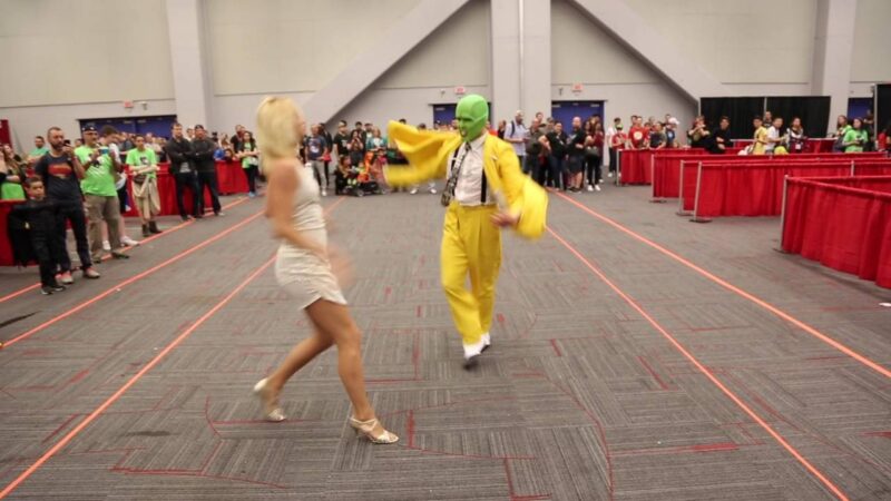 カナダで開催されたコスプレのイベントで踊る「マスク」が凄すぎると話題にwwwww
