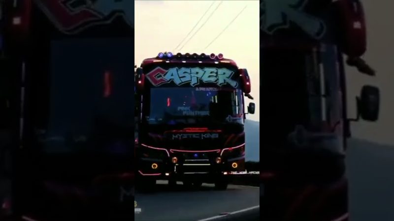 maxresdefault 69 - アメリカで走行中のデコトラ過ぎるバスが眩しすぎるｗｗｗｗｗ