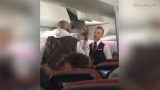 maxresdefault 73 160x90 - 飛行機の機内でアルコール欲しさに暴れる男性がムチャクチャｗｗｗ