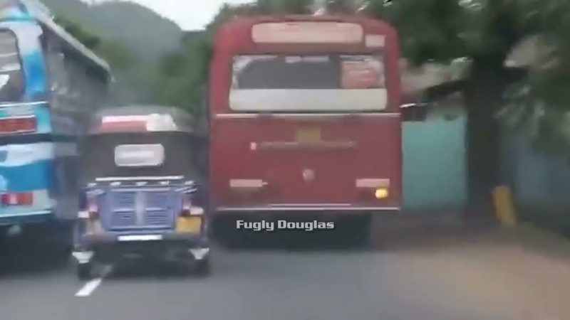 〖本当？〗「スリランカのバスには近づかな！」と言われる理由をご覧ください。