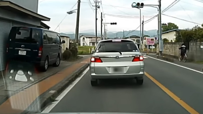 たまたまドライブレコーダーが捉えた自転車同士の正面衝突！