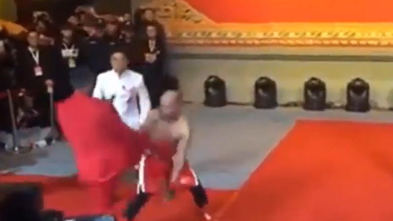 片手のハンデキャップボクサーが中国武術の達人を倒す！