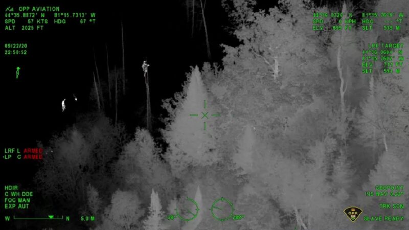 オンタリオ州警察のSARヘリコプターが森で迷子になった子供を発見！