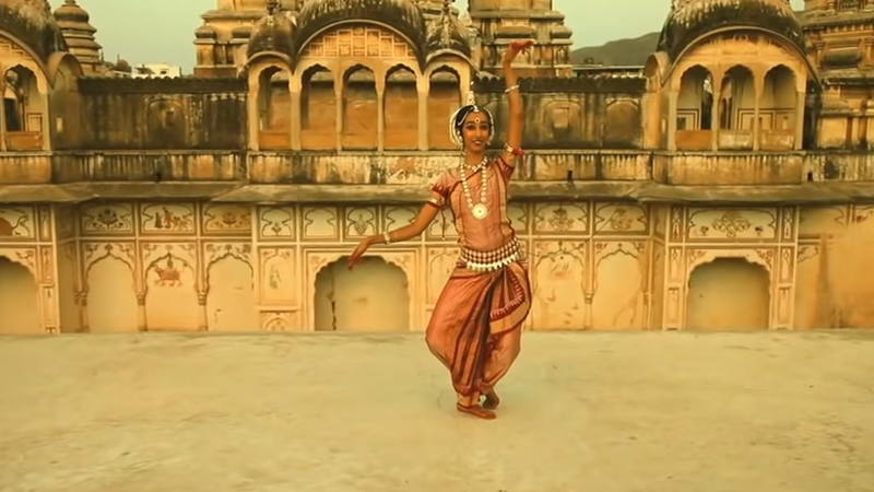 インド独特のダンス「オディッシー・ダンス」をご覧下さい。