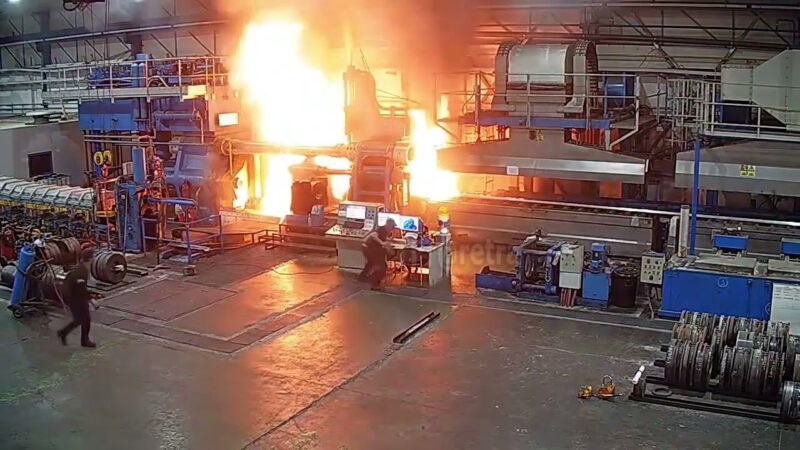 工場で機械が故障したら全て崩壊した！