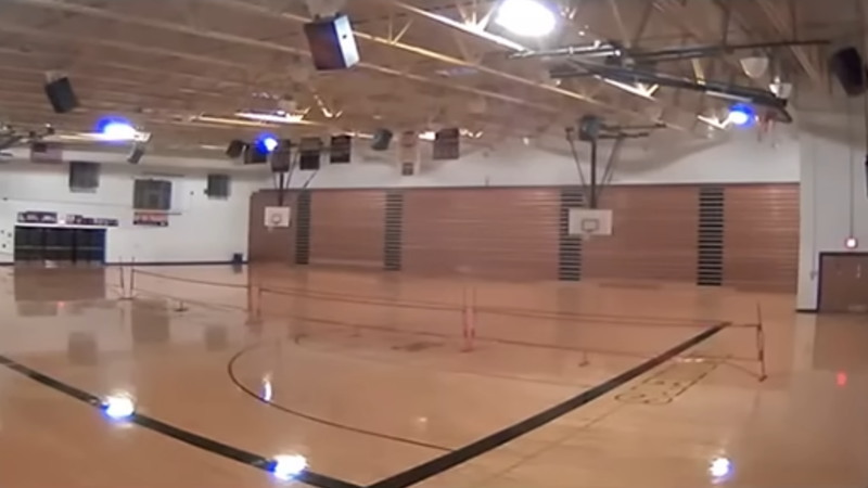 学校の体育館に設置していた監視カメラは全てが無くなる瞬間を撮影していた。