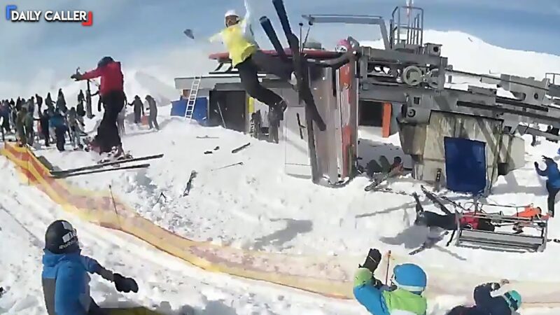 スキー場のリフトが暴走しスキーヤー達を放り出した！！