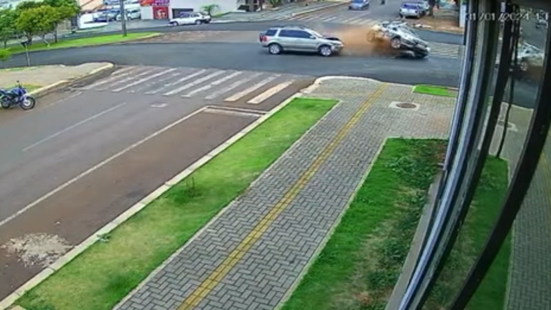 Google Earthの車両が交差点で衝突された！！
