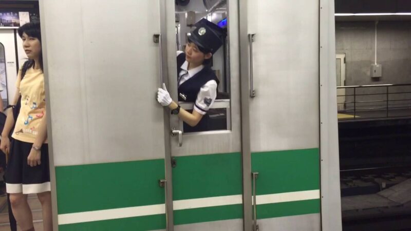 大阪地下鉄の女性車掌さんの声(萌え声)が可愛いと話題にｗｗｗ