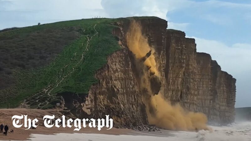 水に侵食されて崖が崩壊してしまい400トンの落石が海に流出！