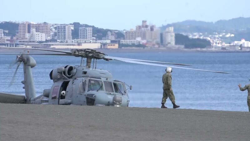 ニュースにもなったアメリカ海軍にヘリが日本の海岸に「予防着陸」した瞬間。