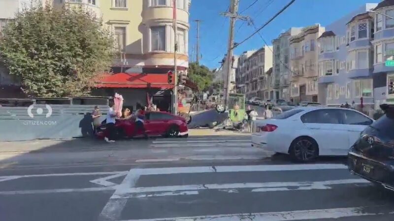 交差点で事故を起こした運転手同士が殴り合いｗｗｗ