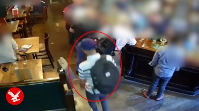 【衝撃】ロンドンのパブで起きた一瞬のバッグひったくりがヤバい！！