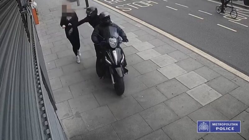 ロンドンで過去最大のスマホ窃盗組織が一斉検挙される瞬間をご覧下さい！！