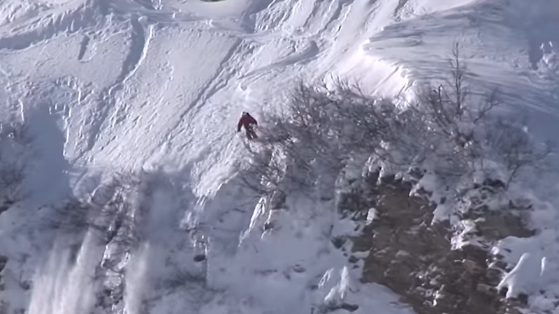 世界記録２２０フィートのクリフジャンプ！極限に挑む精神力がヤバい！！