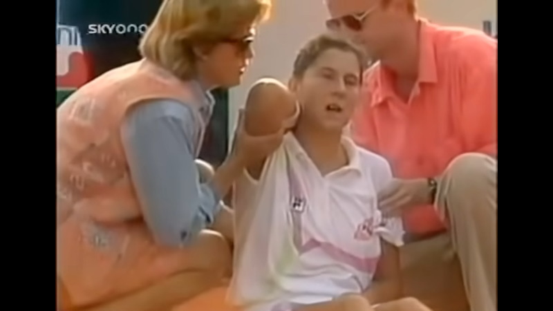 モニカ・セレス試合中刺傷事件の衝撃的な決定的瞬間映像公開！！