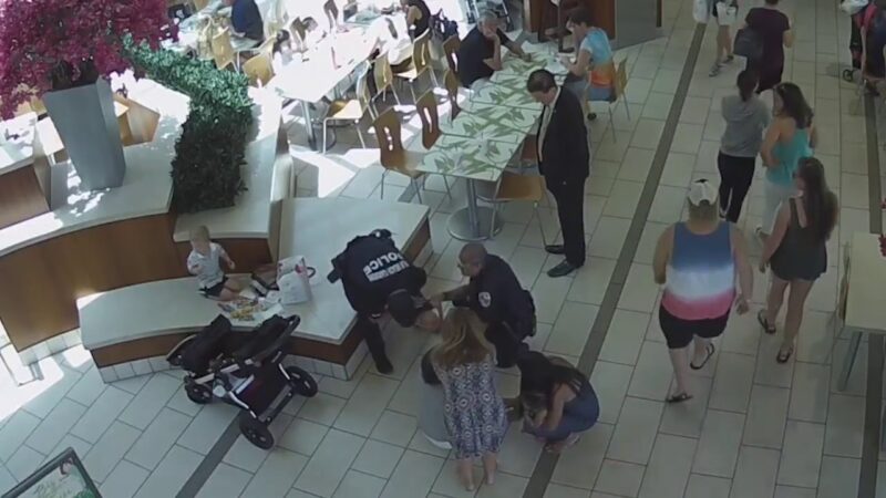 【衝撃映像】窒息した赤ん坊の命を救ったフロリダ州警察官の決定的瞬間！！