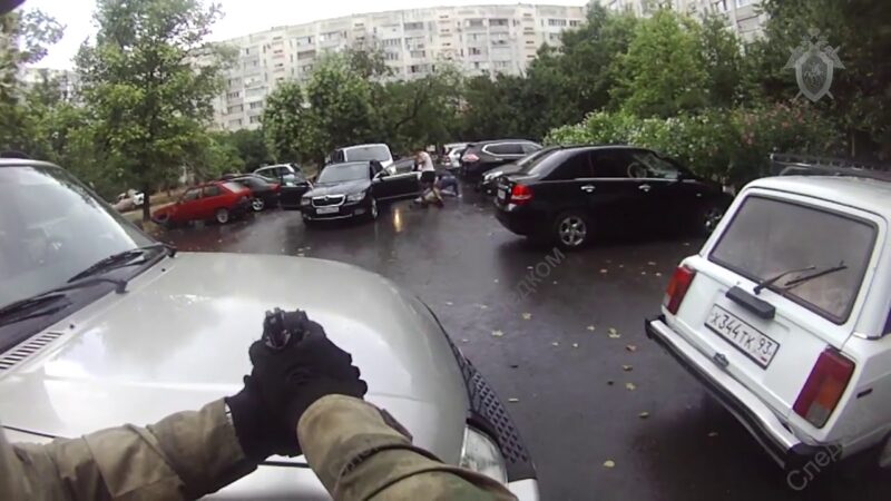 【衝撃映像】銃撃戦の末に誘拐犯を拘束した緊迫の決定的瞬間！！