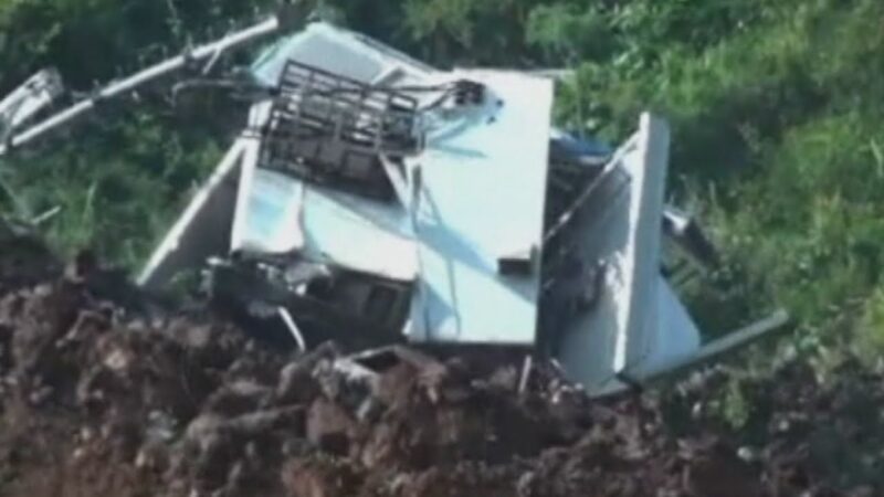 中国の広西チワン族自治区で発生した大規模な土砂崩れが建物を一瞬で飲み込む決定的瞬間！！