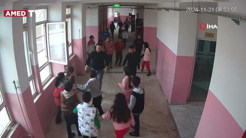 教師が飴を喉に詰まらせた児童を救助しました。