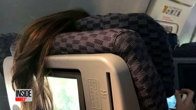 飛行機の座席で長いポニーテールが後席モニターを塞ぐ迷惑行為！！