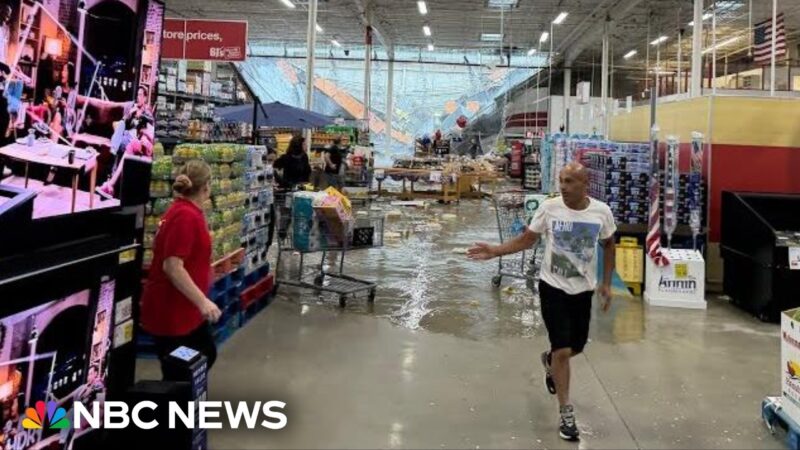 ニュージャージーの大型店で屋根が崩落し客が一時閉じ込め！！
